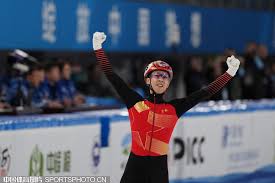 地表露了他